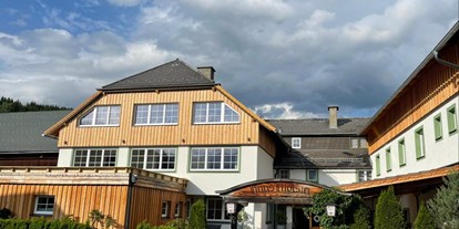 Hundehotel - Trink-/Fressnapf: an der Rezeption - Ramsau am Dachstein - Das Hotel Aloisia - Hotel Aloisia