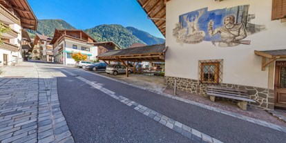 Hundehotel - Umgebungsschwerpunkt: am Land - Trentino-Südtirol - Parkplatz - Apartments Hubertus  - Apartments Hubertus bei Meran - ganzjährig geöffnet