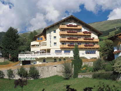 Hundehotel - Umgebungsschwerpunkt: am Land - Österreich - Hotelansicht - Hotel Bergfrieden Fiss in Tirol