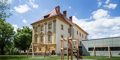 Hundehotel - Hundewiese: eingezäunt - Steiermark - Kinderspielplatz - Hotel Hofwirt