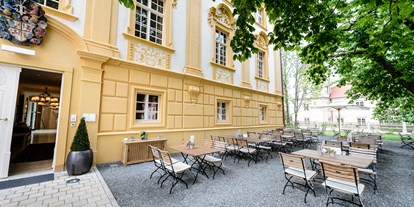 Hundehotel - Preisniveau: günstig - Steiermark - Gastgarten unter Kastanienbäume - Hotel Hofwirt