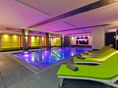 Hundehotel - Pools: Außenpool beheizt - Österreich - Indoor Pool - Hotel Fliana