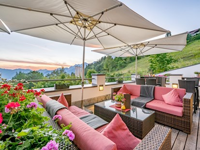 Hundehotel - Garmisch-Partenkirchen - Ihr Platz für den Sundowner auf der Terrasse - Inntalerhof - DAS Panoramahotel