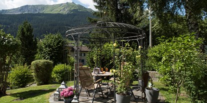 Hundehotel - Umgebungsschwerpunkt: Berg - Schweiz - Gartenlounge - Sunstar Hotel Klosters - Sunstar Hotel Klosters