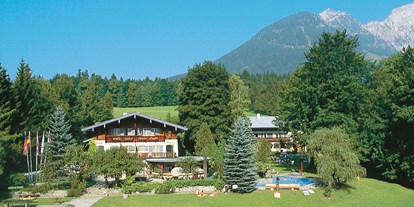Hundehotel - Umgebungsschwerpunkt: Fluss - Bayern - Stoll´s Hotel Alpina - Gesamtansicht der Hotelanlage mit 12.000 qm Garten - Stoll´s Hotel Alpina