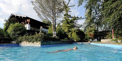 Hundehotel - Umgebungsschwerpunkt: See - Bayern - Außenpool - Stoll´s Hotel Alpina