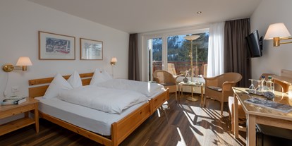 Hundehotel - Kinderbetreuung - Schweiz - Doppelzimmer Standard Balkon - Sunstar Hotel Arosa - Sunstar Hotel Arosa