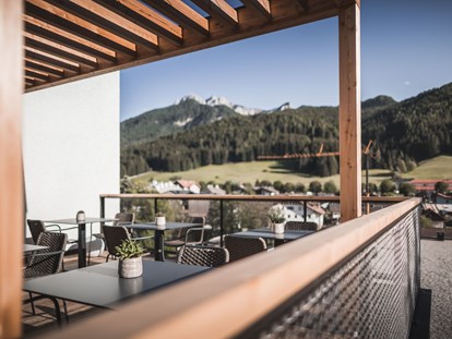 Hundehotel - Umgebungsschwerpunkt: am Land - Trentino-Südtirol - Ausblick vom Panoramarestaurant - HIRBEN Naturlaub
