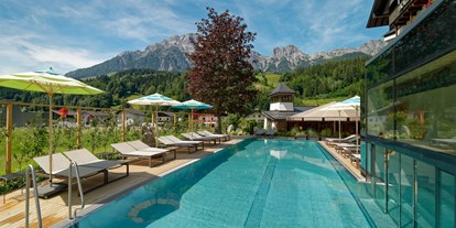 Hundehotel - Pools: Innenpool - Pinzgau - STEINBERGPOOL - Ganzjahres beheizter Outdoorpool - LEBE FREI Hotel Der Löwe****S