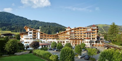Hundehotel - Pools: Innenpool - Tiroler Unterland - Außenansicht des Hotels - Sporthotel Ellmau