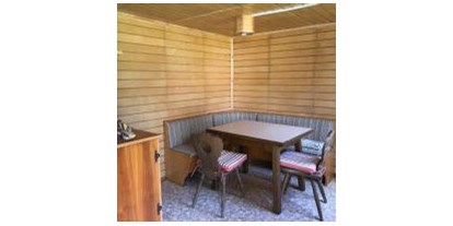 Hundehotel - Unterkunftsart: Pension - Steiermark - Zusätzliche Gartenhütte mit kleiner Außenküche und Weber Holzkohlegrill - Haus Tauplitz