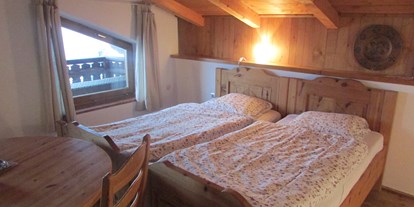 Hundehotel - Terrasse - Schlafzimmer mit Zirbenbetten - Art Chalet Vorderschuhzach