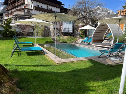 Hundehotel - Pools: Außenpool nicht beheizt - Toller Natur Pool  - Alpenhotel Tyrol - 4* Adults Only Hotel am Achensee