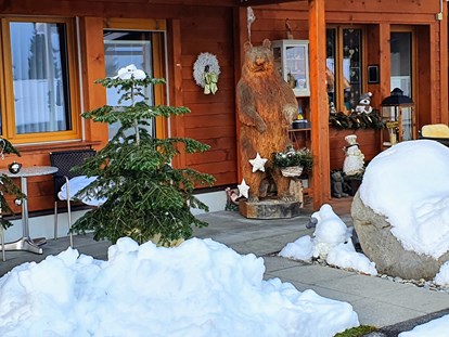 Hundehotel - Unterkunftsart: Hotel - Schweiz - Aussenansicht vom Chalet - Chalet-Gafri BnB - traditionelle Frühstückspension 