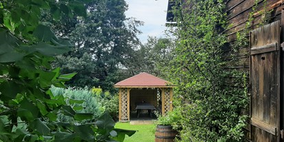 Hundehotel - Sitzplatz im Garten - Garten mit Pavillon!! - Ferienhaus Harmonie