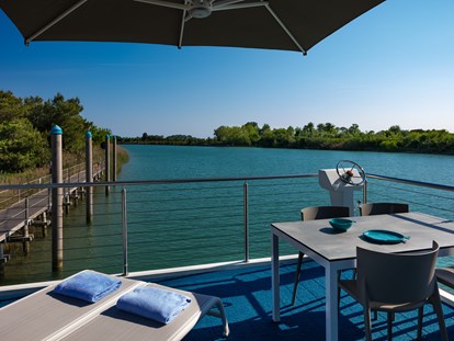 Hundehotel - Ladestation Elektroauto - Italien - Blick vom Houseboat - Marina Azzurra Resort