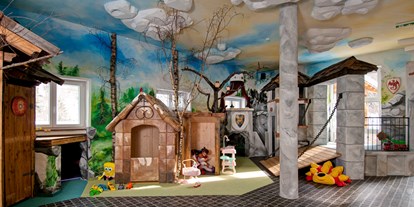 Hundehotel - Schwerpunkt: exklusive Unterkunft - Smileys Kinderhotel Spielezimmer - Smileys Fluss Chalet