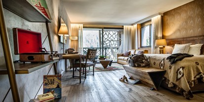 Hundehotel - Hundewiese: nicht eingezäunt - Schweiz - Panorama Junior Suite - Valsana Hotel Arosa