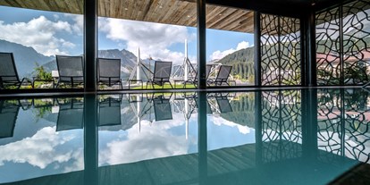 Hundehotel - Hundewiese: nicht eingezäunt - Schweiz - Pool - Valsana Hotel Arosa