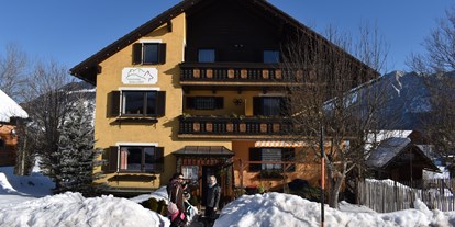 Hundehotel - Balkon - Unser Feriendomicil im Schnee - Alpenlodge AUSseeZEIT 