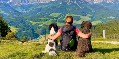 Hundehotel - Trink-/Fressnapf: an der Rezeption - Ramsau am Dachstein - Promi Alm Flachau