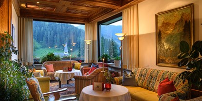 Hundehotel - Obertauern - Hotelhalle mit schönem Panoramablick
 - Hotel St. Oswald