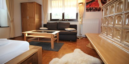 Hundehotel - Umgebungsschwerpunkt: Berg - Steiermark - Appartement Kachelofenzauber - Schlafzimmer 1  - Appartement Mama