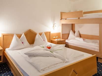 Hundehotel - Umgebungsschwerpunkt: See - Trentino-Südtirol - Doppelzimmer mit Stockbett - Hotel Bergkristall