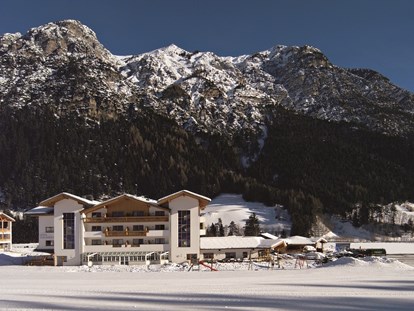 Hundehotel - Umgebungsschwerpunkt: See - Trentino-Südtirol - hotel Winter, miten in den Bergen - Hotel Bergkristall