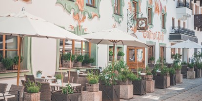 Hundehotel - Hund im Restaurant erlaubt - Tiroler Unterland - Außenfassade - Hotel & Wirtshaus Post