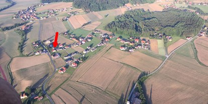 Hundehotel - Solarium - Sicht vom Heissluftballon im April - Ferienhaus Sausalblick 