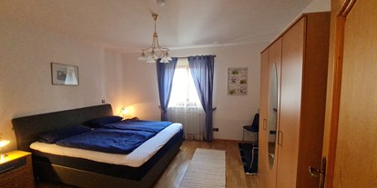 Hundehotel - Bergwanderungen - Glonntal - Schlafzimmer mit Boxspringbett - Ferienhaus "Traudl"