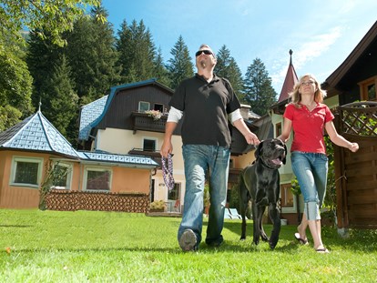 Hundehotel - Sauna - Österreich - Unsere eingezäunte Hundespielwiese. - GRUBERS Hotel Apartments Gastein