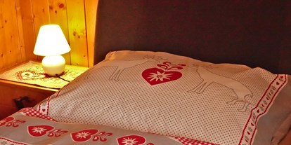 Hundehotel - Österreich - In schönen Betten schläft es sich gleich besser - Almchalet Goldbergleiten | Romantische Berghütte - traumhafte Sonnenlage im Nationalpark Hohe Tauern