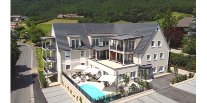 Hundehotel - Graz - Landhaus Bad Gleichenberg mit Pool, Sonnenterrasse, 15 Wohneinheiten mit Balkon/Terrasse freut sich auf Ihren Hundeurlaub - Landhaus Bad Gleichenberg