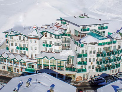 Hundehotel - Goldrain - Latsch - Blick auf das Hotel - Winterzauber - Hotel Jennys Schlössl