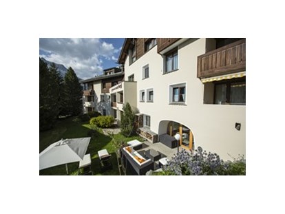 Hundehotel - Umgebungsschwerpunkt: Berg - Schweiz - Hotel Chesa Surlej, direkt am Fusse des Corvatsch gelegen. Unser familiäres Sporthotel begrüsst Sie auf 1800 m Höhe, direkt an Wander- und Bikewegen, Zum See und in den Wald sind es wenige Fussminuten. - Hotel Chesa Surlej