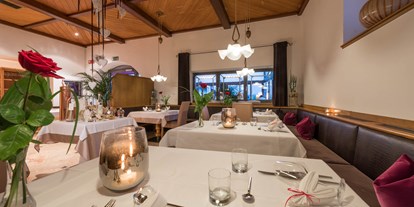 Hundehotel - Umgebungsschwerpunkt: See - Trentino-Südtirol - Restaurant im Kerzenschein  - Hotel Das Badl