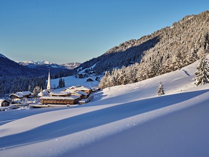 Hundehotel - WLAN - Bayern - Winterliche Ansicht auf das Balderschwanger Tal - HUBERTUS MOUNTAIN REFUGIO ALLGÄU