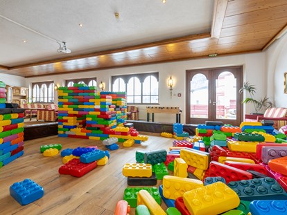 Hundehotel - Zugspitze - Spielzimmer mit großen Legosteinen - Familotel Kaiserhof****