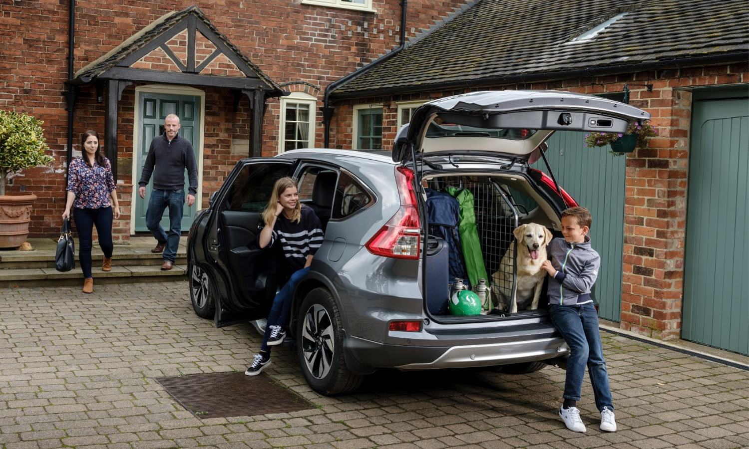 Den Hund im Auto transportieren - hundehotel.info