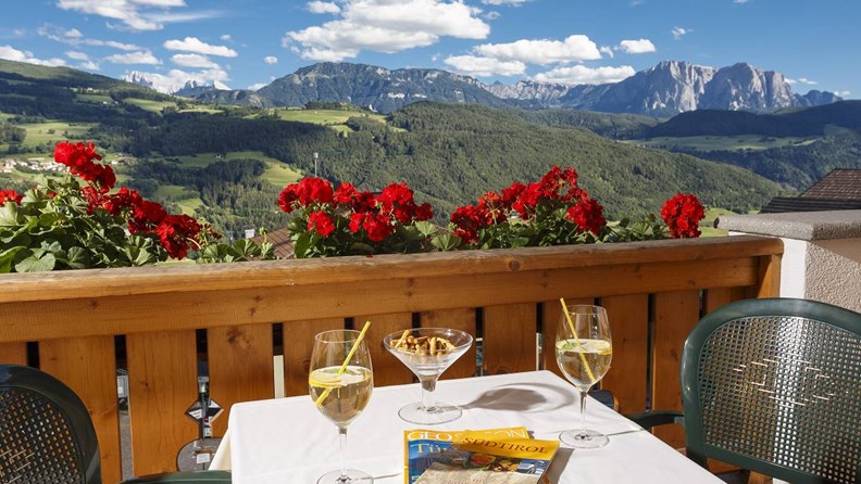 Auf vier Pfoten durch die Dolomiten … im Sonnenhotel Adler in Südtirol - hundehotel.info
