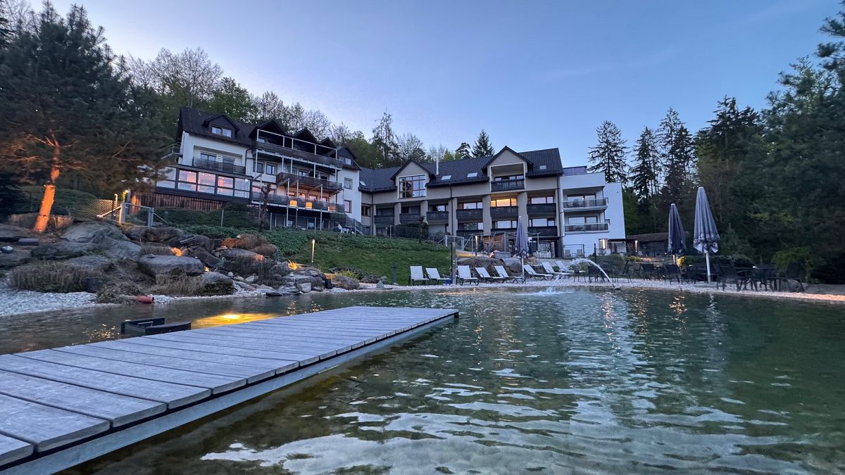 Leinen los im Natur-Hunde-Hotel Bergfried im Bayerischen Wald - hundehotel.info