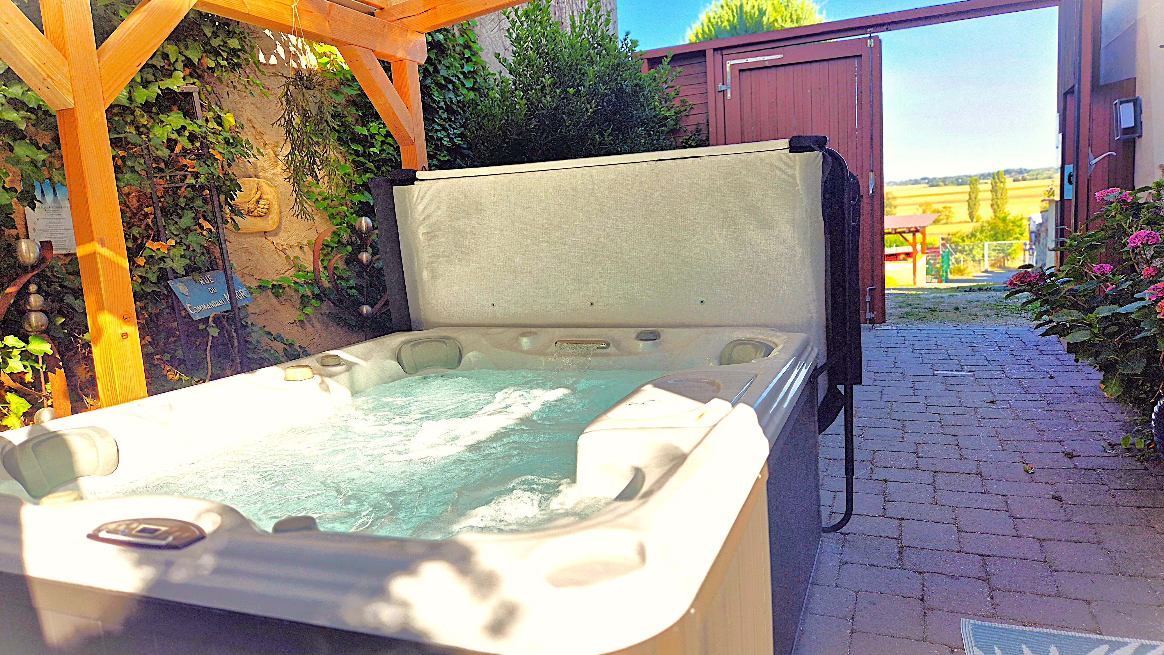 LAST-MINUTE AUSZEIT mit privter Wellness - Wellness-Ferienhaus Maifelder Uhlenhorst - Wo die Fellnase mit in dem Privat-Spa darf