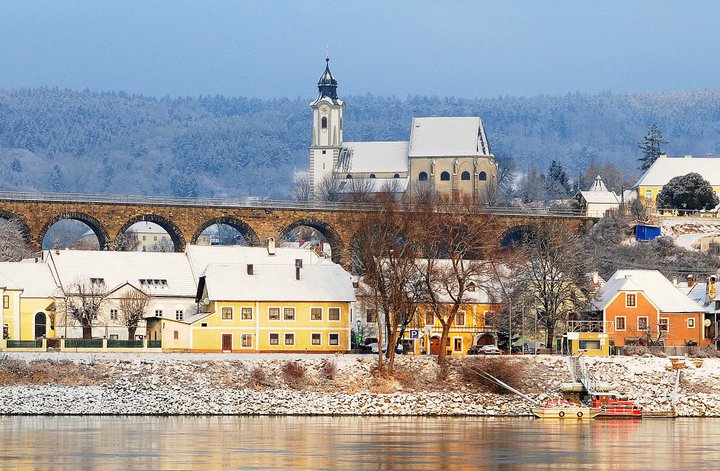 Urlaub-mit-Hund - Malerisches Emmersdorf im Winter - Hotel & Restaurant Donauhof