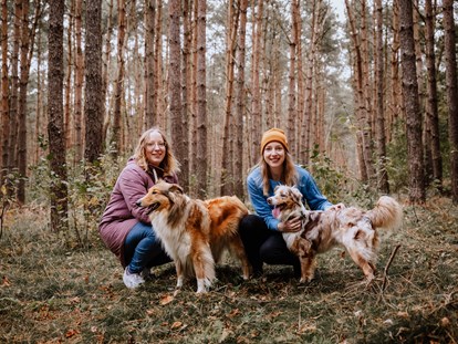 Hundehotel - Verpflegung: Halbpension - Kristin & Maren mit Frieda und Mala - Okelmann's