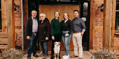 Hundehotel - Sauna - Emsland, Mittelweser ... - Familie Okelmann mit Mala - Okelmann's