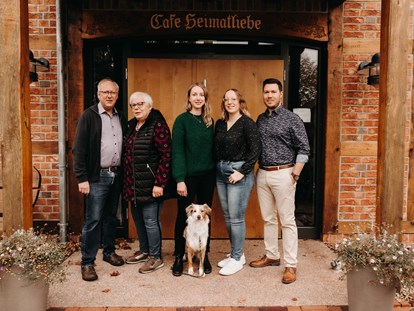 Hundehotel - Hund im Restaurant erlaubt - Familie Okelmann mit Mala - Okelmann's