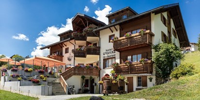 Hundehotel - Verpflegung: Halbpension - PLZ 7144 (Schweiz) - Herzlich willkommen  - Hotel Gravas Lodge