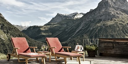Hundehotel - Bademöglichkeit für Hunde - PLZ 7250 (Schweiz) - Terrasse Goldener Berg - Boutique Hotel Goldener Berg